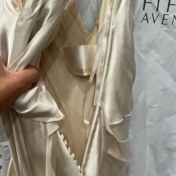 Vera Wang Old Hollywood Glam satin wedding dress - Picture 8 of 16